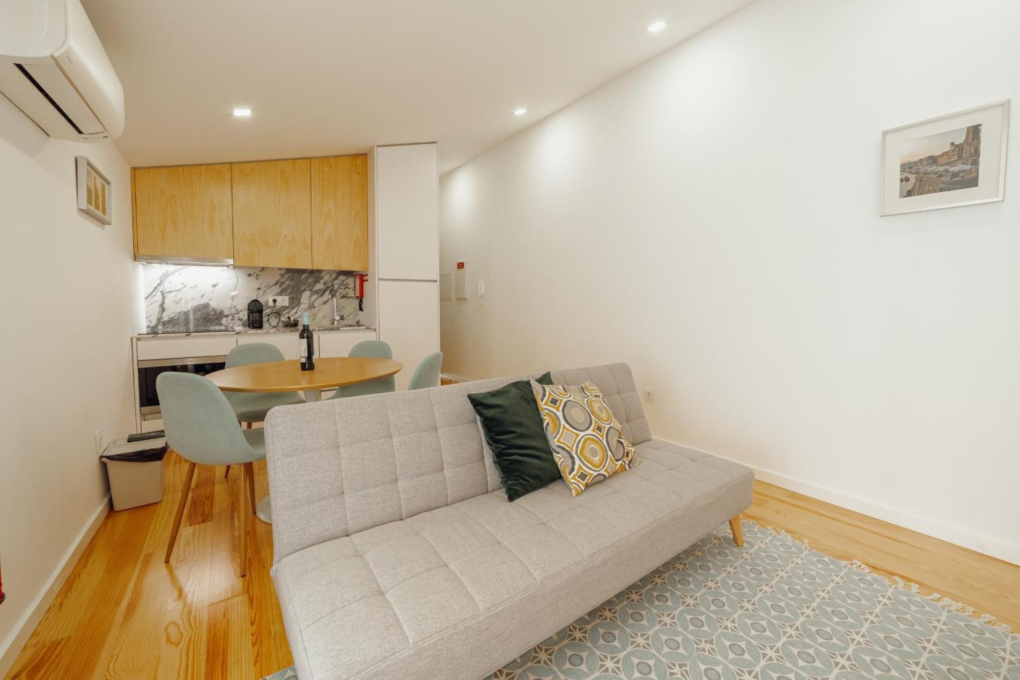 Courtyard Oporto Design Apartments By Vacationy Bagian luar foto