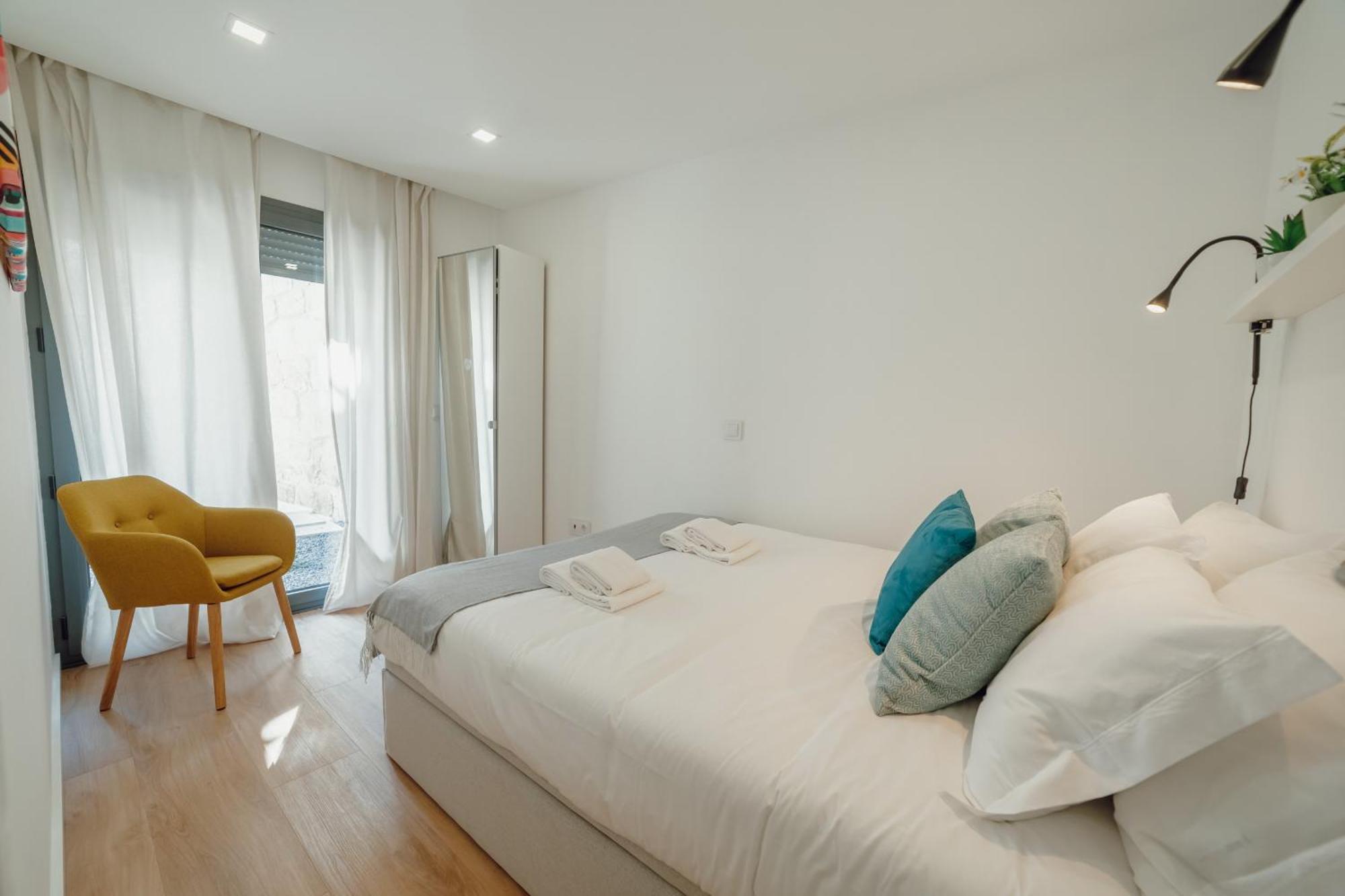 Courtyard Oporto Design Apartments By Vacationy Bagian luar foto