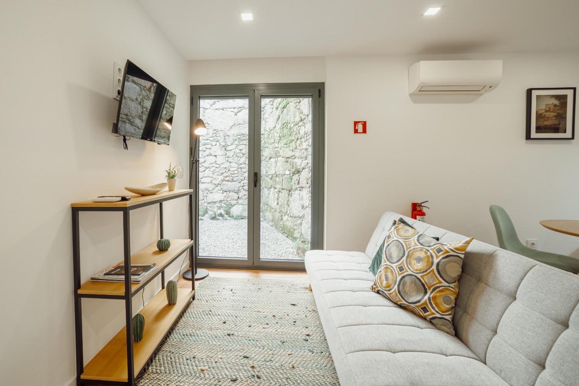 Courtyard Oporto Design Apartments By Vacationy Bagian luar foto