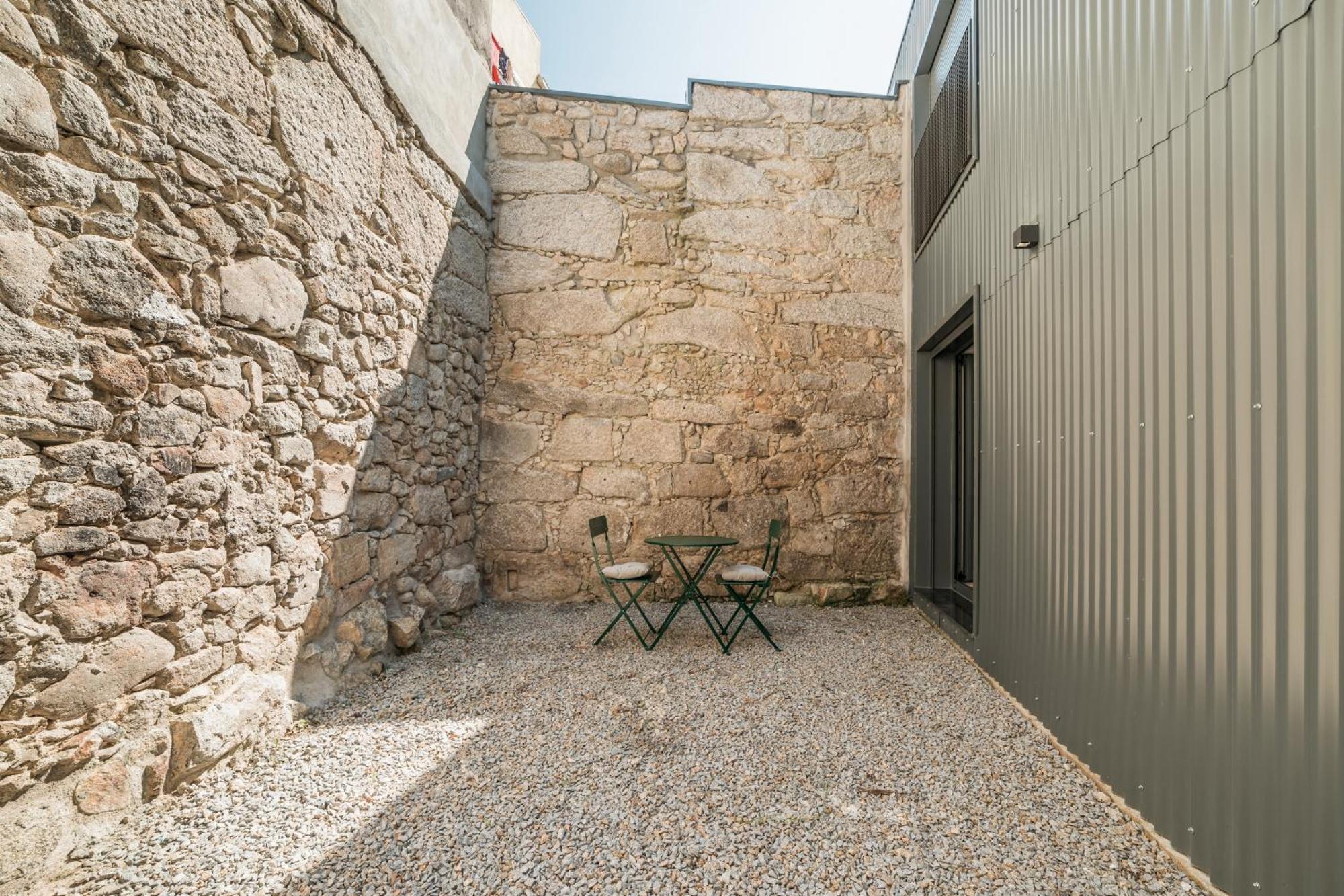 Courtyard Oporto Design Apartments By Vacationy Bagian luar foto