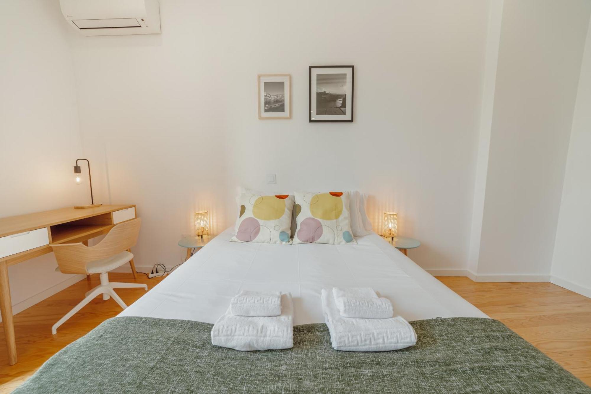 Courtyard Oporto Design Apartments By Vacationy Bagian luar foto