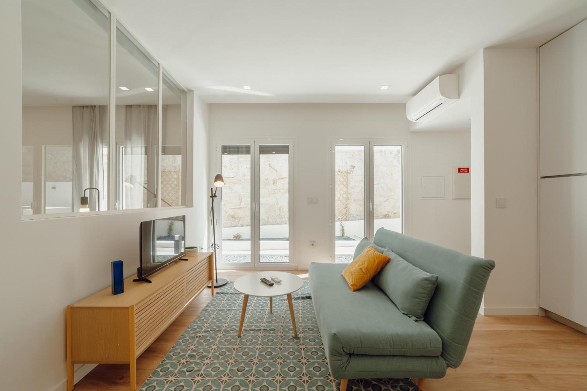 Courtyard Oporto Design Apartments By Vacationy Bagian luar foto